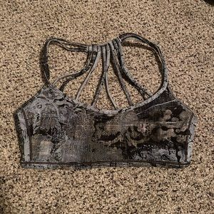Lululemon sportsbra!